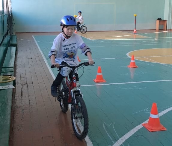 Четвероклассники приняли участие в городском конкурсе «Безопасное колесо».
